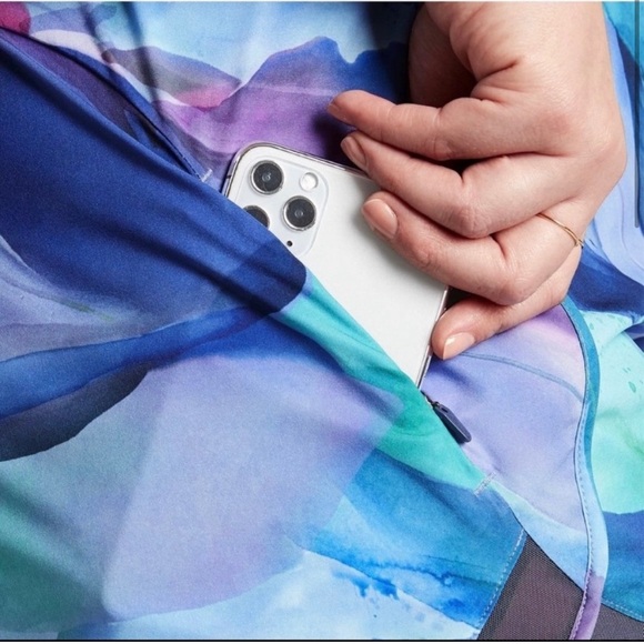 Athleta Make A Splash Printed Mesh Racer 4” Shorts - Picture 3 of 9